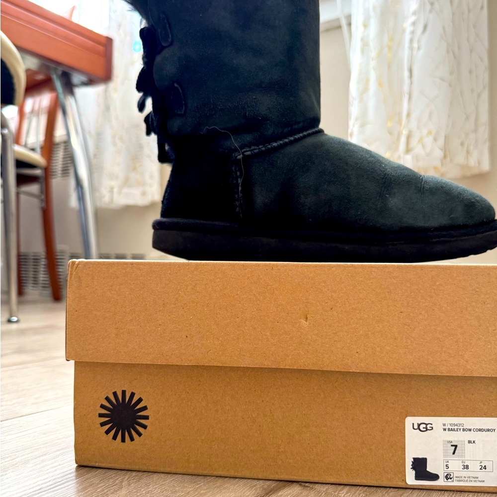 Size 7 Black Bailey Uggs in Original Box